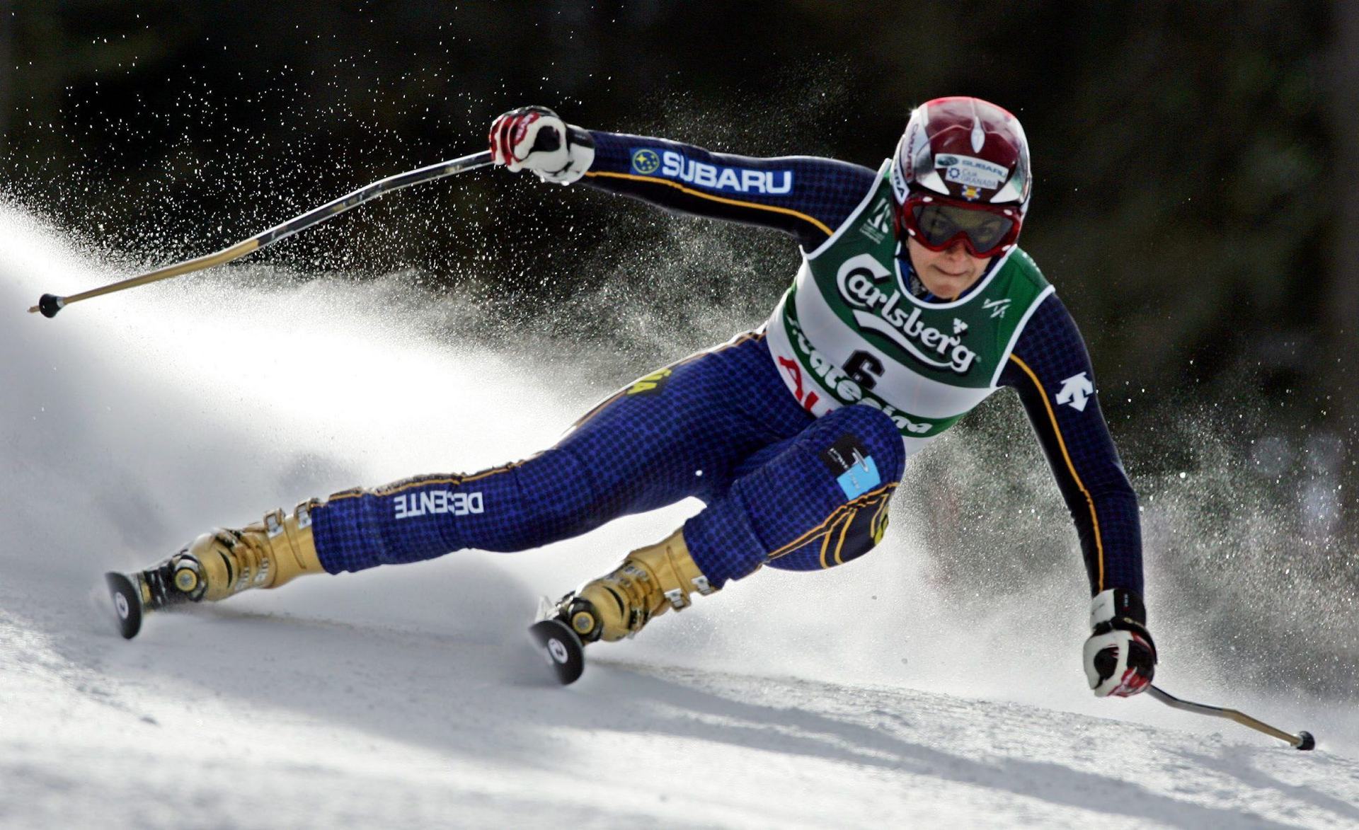 María José Rienda levantando nieve en un giro de gigante