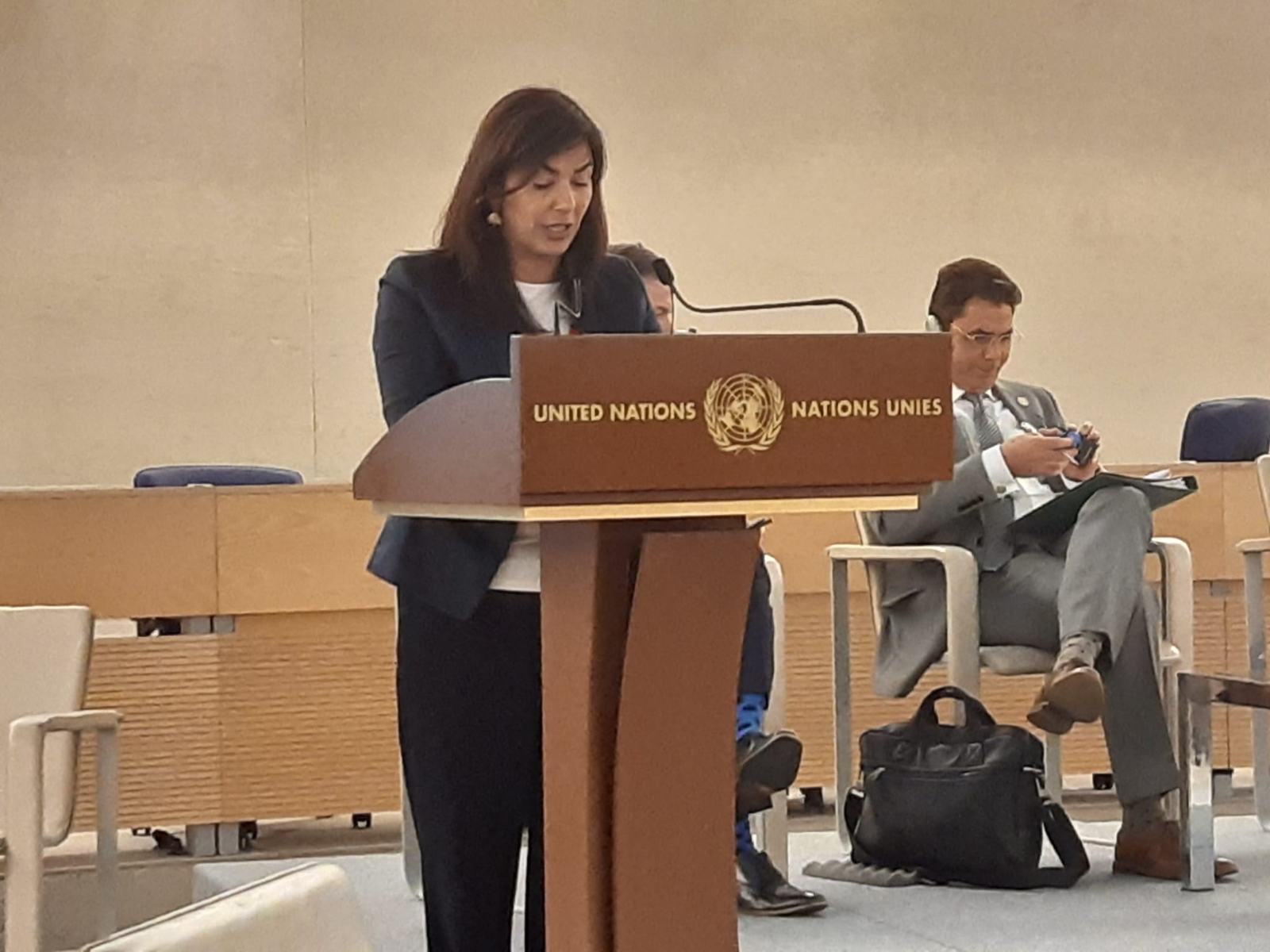 María José Rienda interviene en un atril de Naciones Unidas
