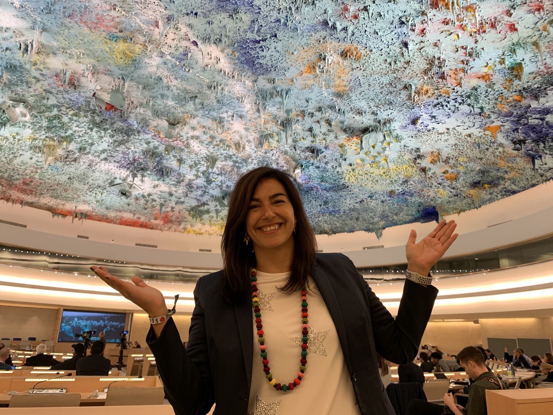 María José Rienda bajo la cúpula de colores de la sala de Derechos Humanos de Naciones Unidas