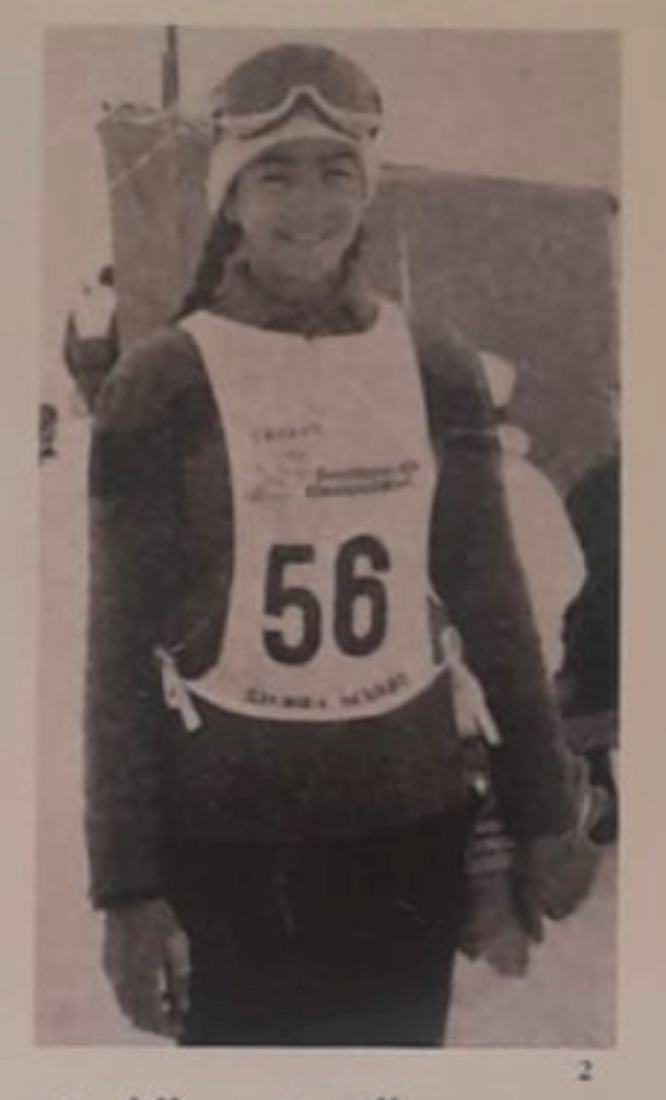Recorte de prensa: María José Rienda de niña con el dorsal 56